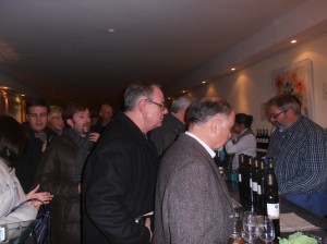 Thirsty people queuing up at the Rotweinfest bar