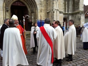 Members of the Archiconfrerie and the Bishop just before the service